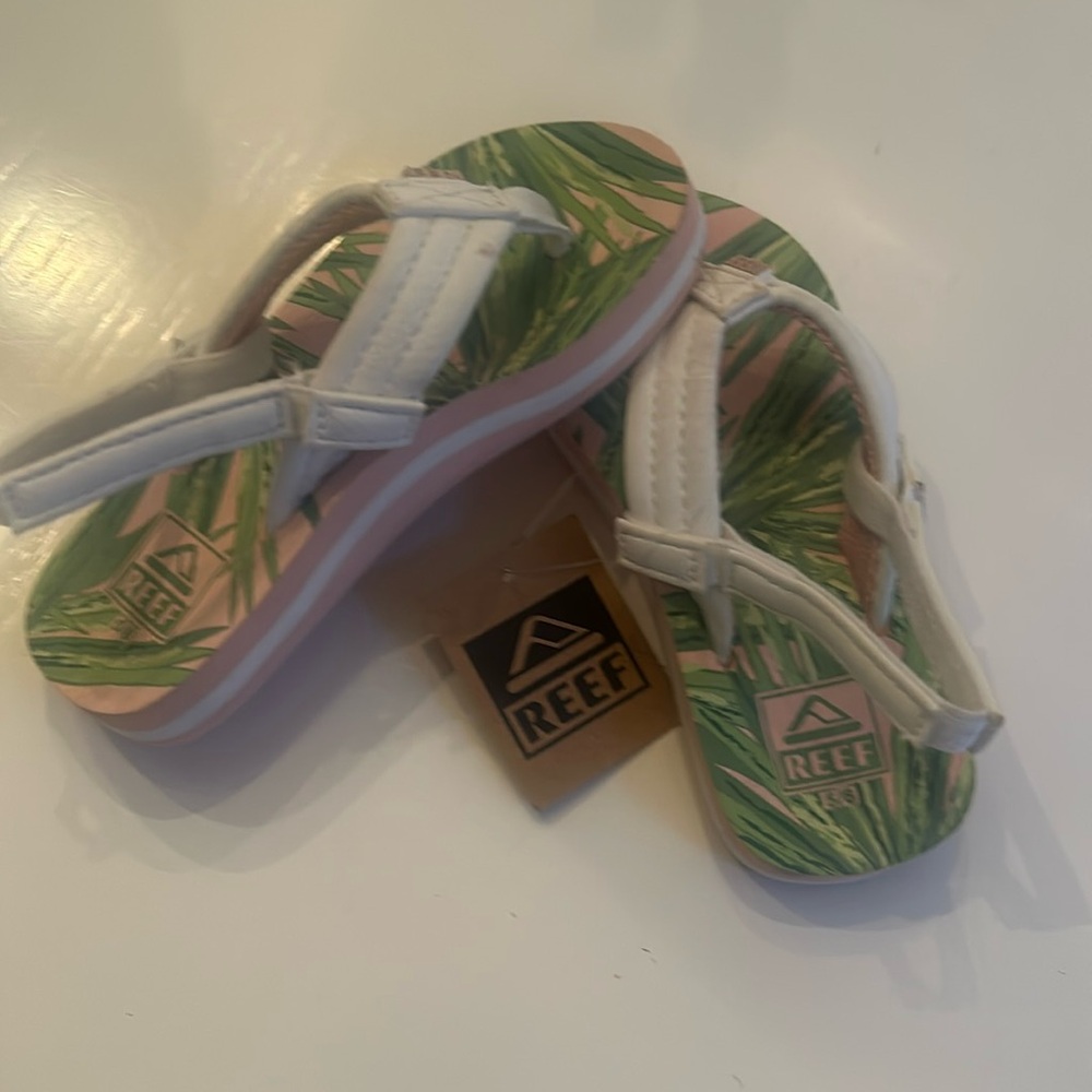 BNWT reef little girl sandals